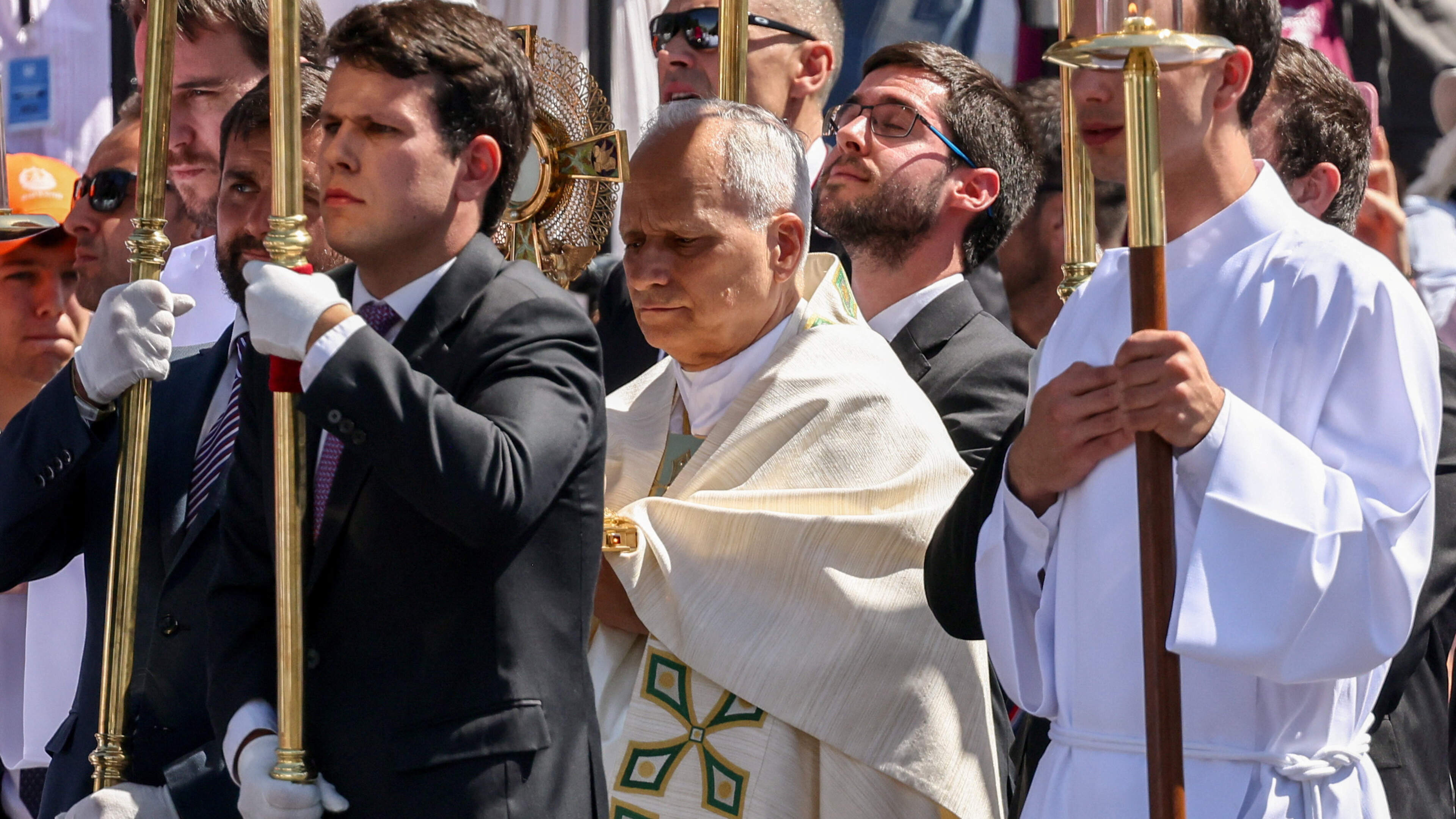 More than one million people gather in Madrid for Pope’s Mass and procession along flower-carpeted route